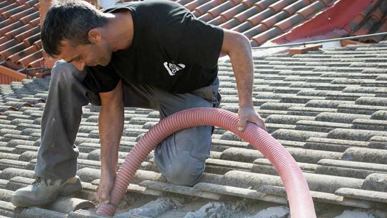 Cubierta conejera: aislamiento térmico mediante insuflado de celulosa