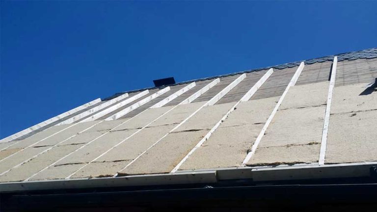 Fibra de madera para aislar térmicamente un tejado