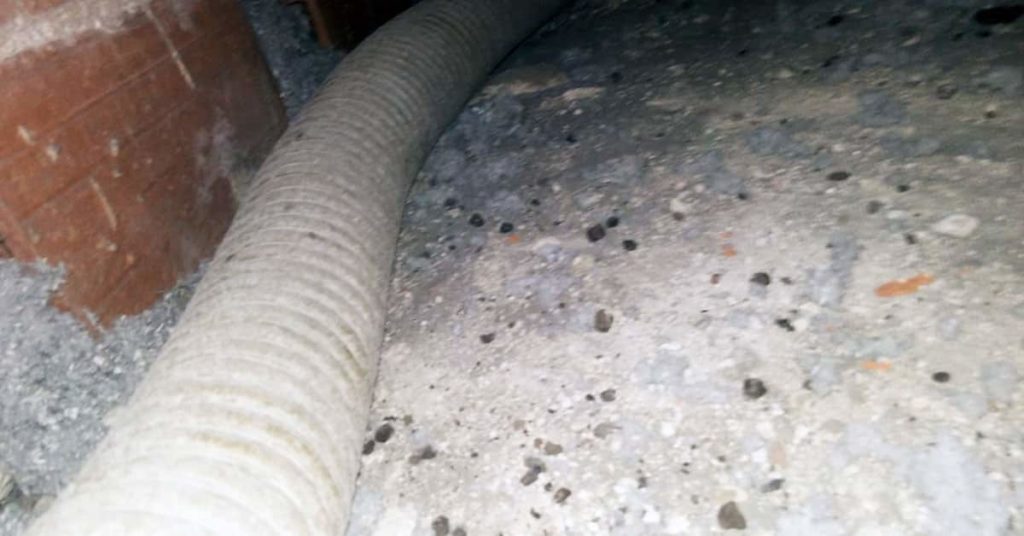 Aislar techo desde azotea insuflando celulosa