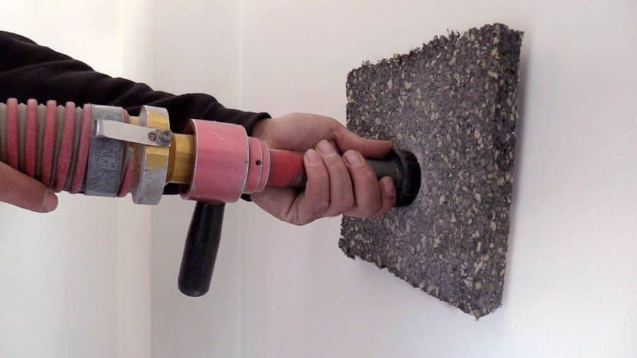 Aislamiento térmico con celulosa en Begues