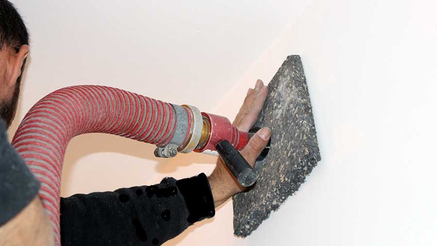 Aislamiento térmico de paredes con celulosa