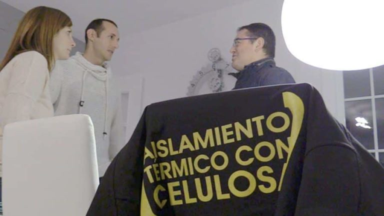 Aislar con celulosa una casa a cuatro vientos