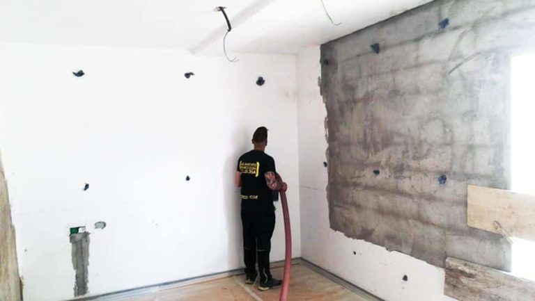 Cómo aislar una casa del calor con celulosa insuflada en paredes