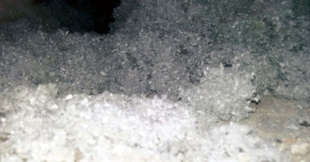 Aislar techo desde azotea insuflando celulosa