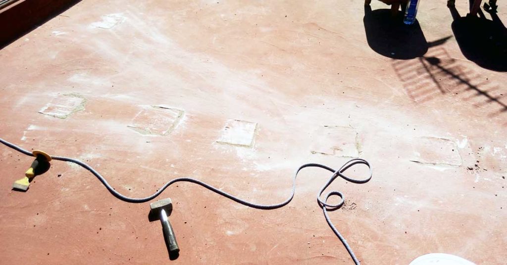 Aislar techo desde azotea insuflando celulosa