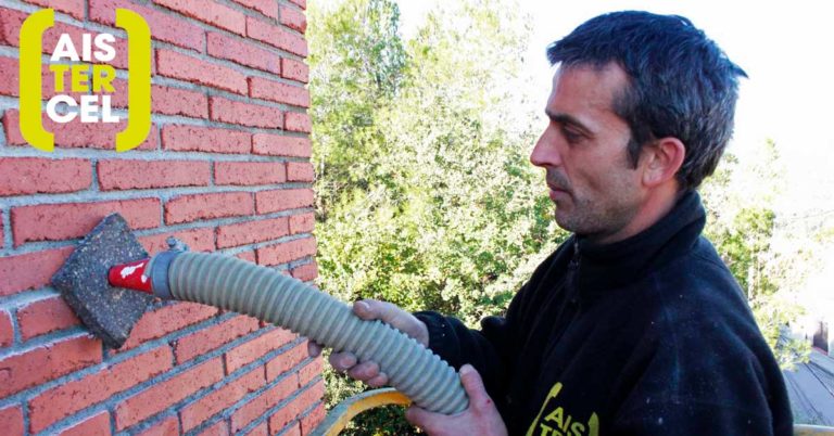 Insuflado con celulosa