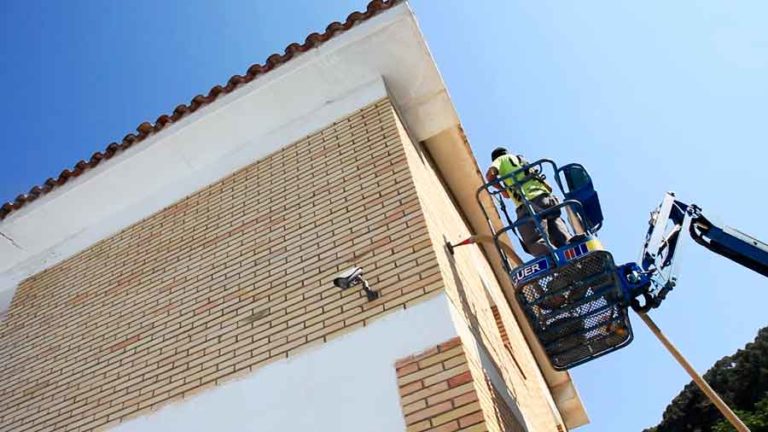 Insuflar celulosa en paredes y cubierta