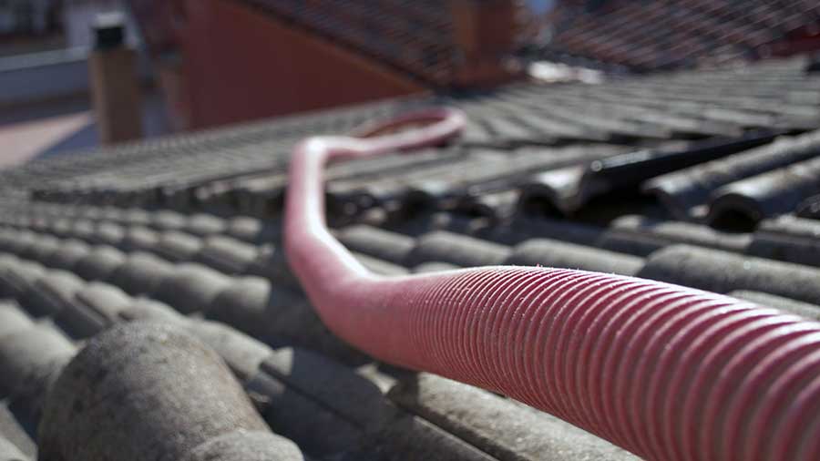 Aislar cubierta conejera con celulosa