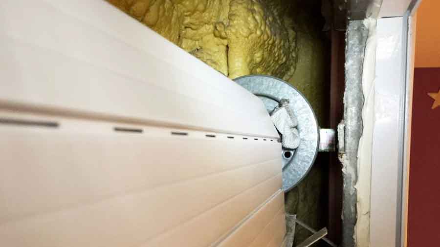 Aislar persianas con placas de algodón