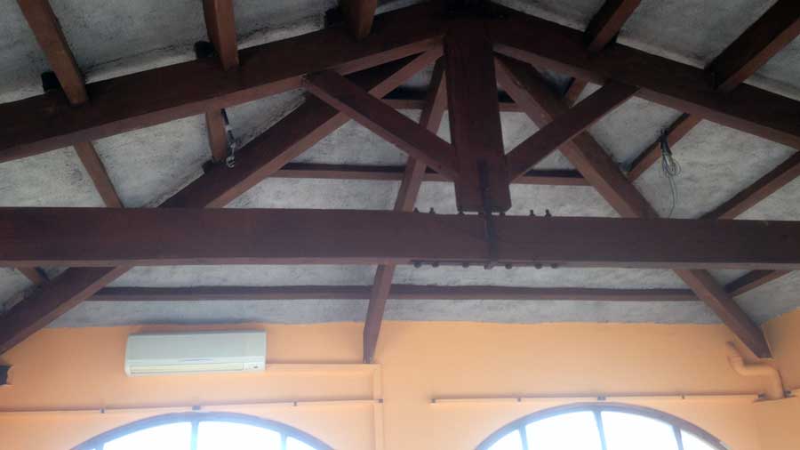 Proyectado de celulosa bajo cubierta