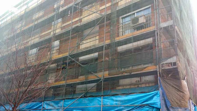 Insuflado de celulosa en una rehabilitación de fachada