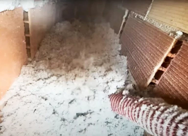 Aislamiento de cubierta tipo conejera mediante celulosa insuflada