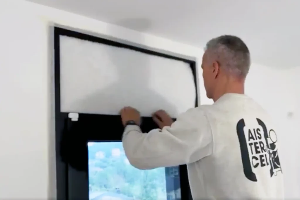 Aislar paredes y tejado en una casa a cuatro vientos en Vallirana