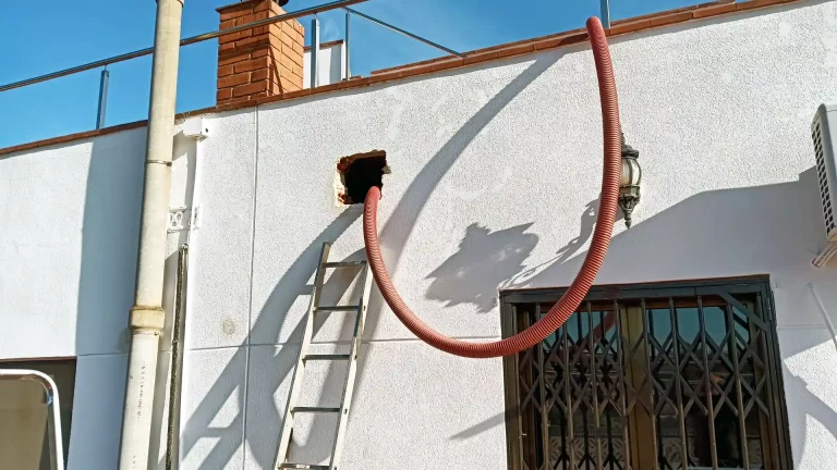 Aislamiento térmico con celulosa en una vivienda unifamiliar en Rubí